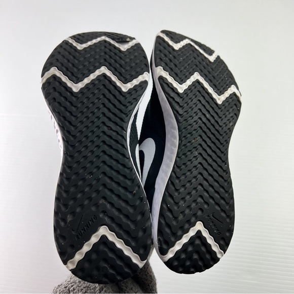 Nike Sneaker Women's 8.5 Black Revolution 5 White Swoosh Running Shoe - Picture 8 of 11